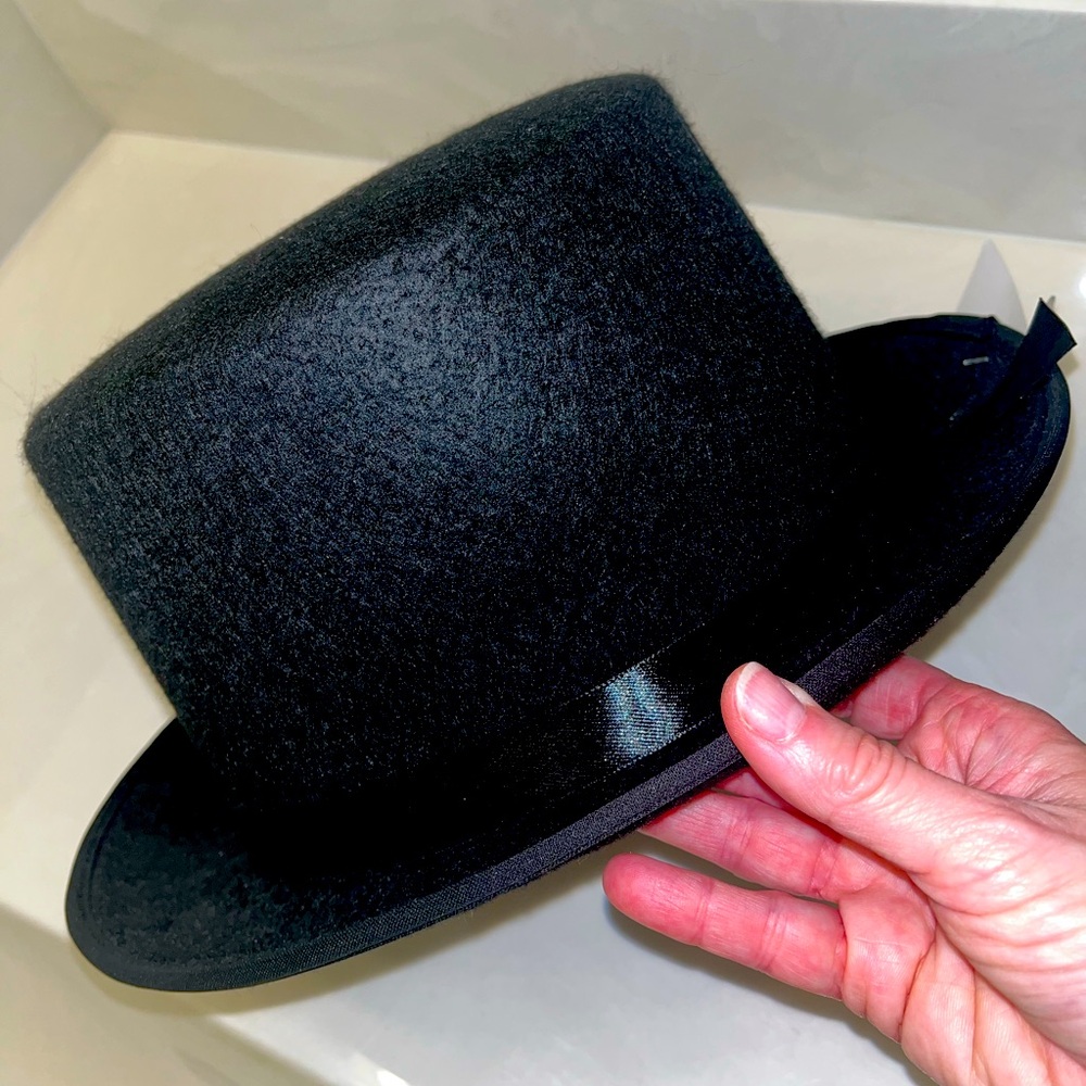 Black Top Hat